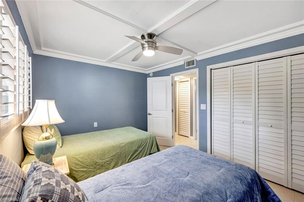 900 8th Ave S 104, Naples, FL 34102-15