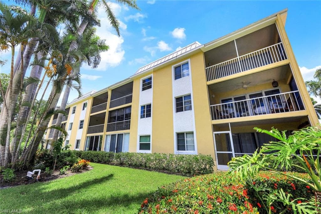 900 8th Ave S 104, Naples, FL 34102-19