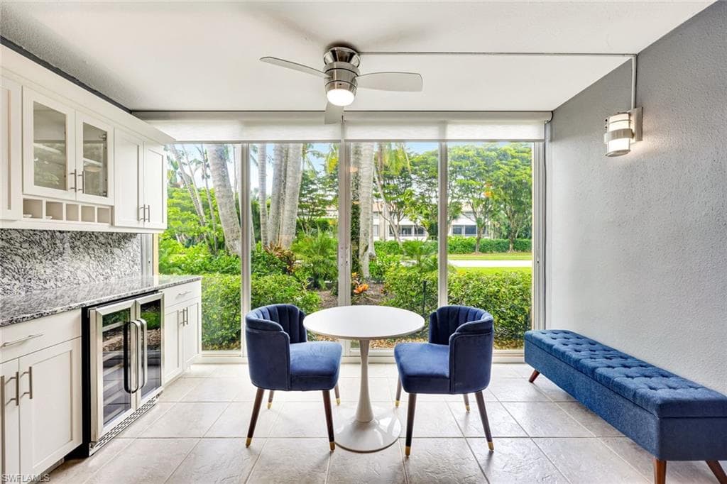 900 8th Ave S 104, Naples, FL 34102-1