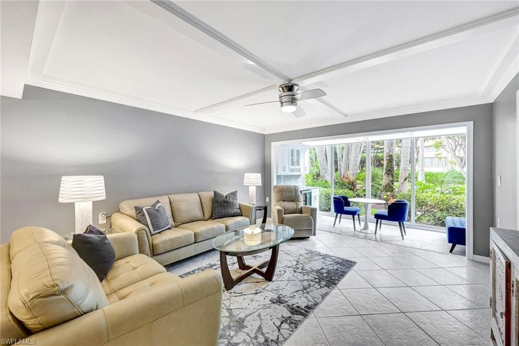 900 8th Ave S 104, Naples, FL 34102-2