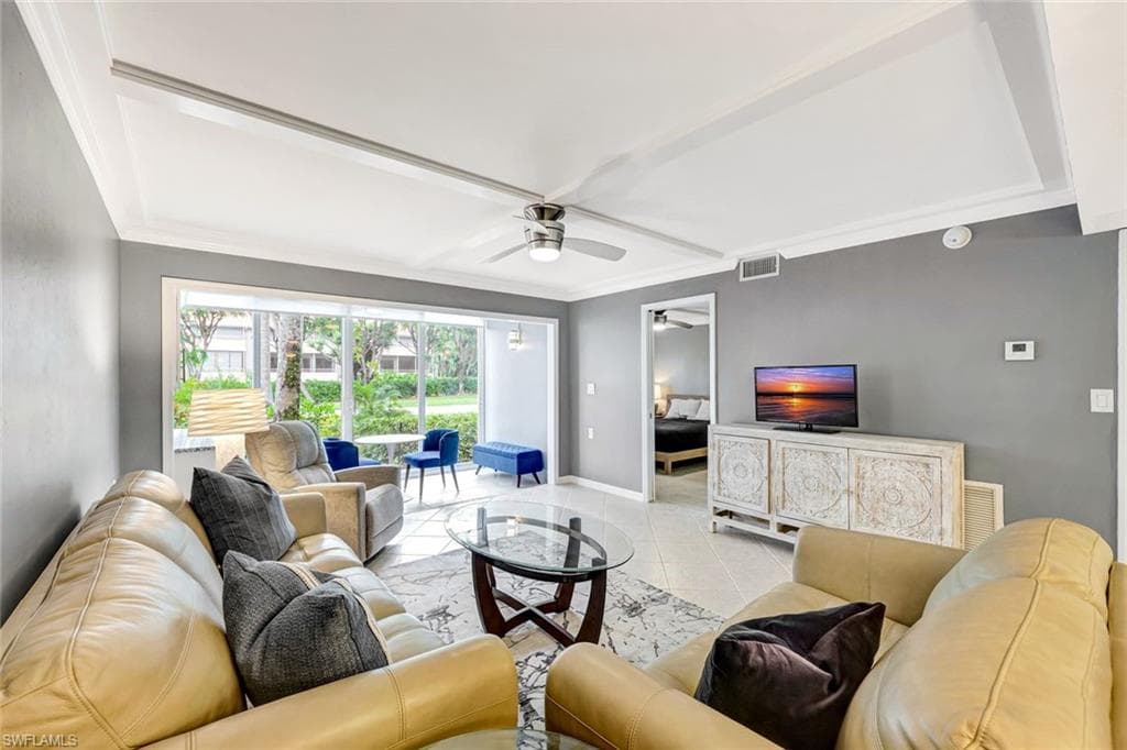 900 8th Ave S 104, Naples, FL 34102-3