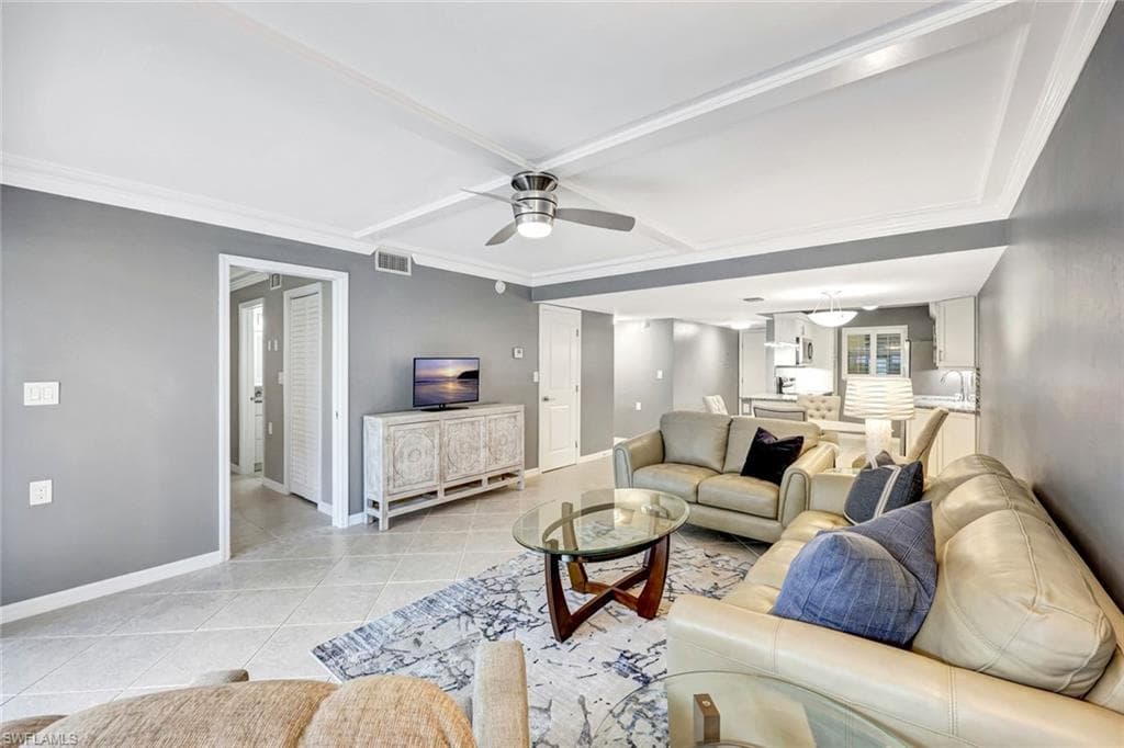 900 8th Ave S 104, Naples, FL 34102-4