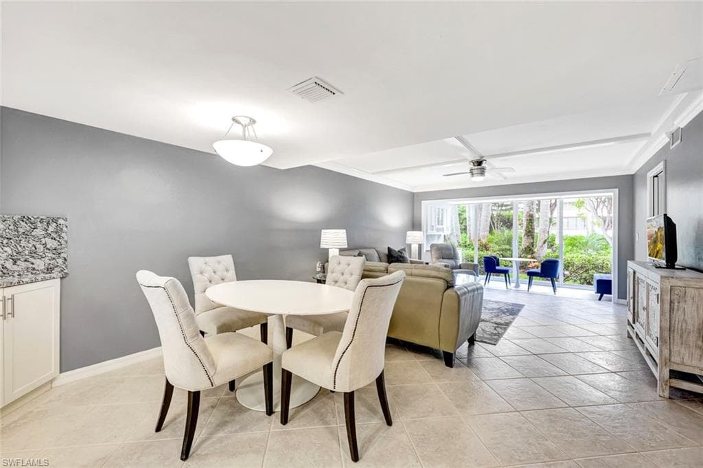 900 8th Ave S 104, Naples, FL 34102-5