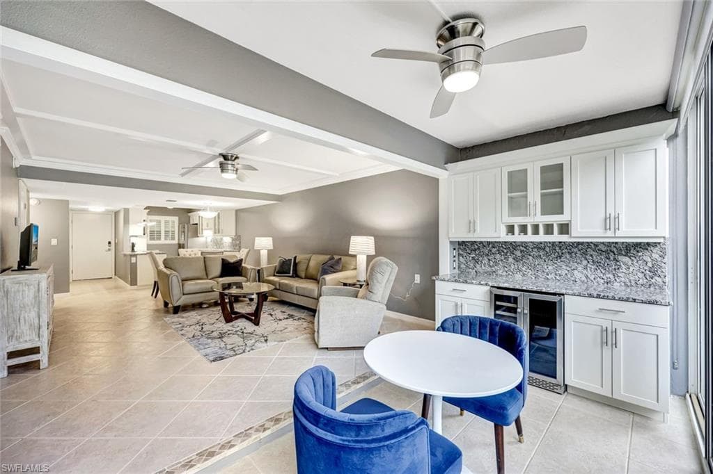 900 8th Ave S 104, Naples, FL 34102-7