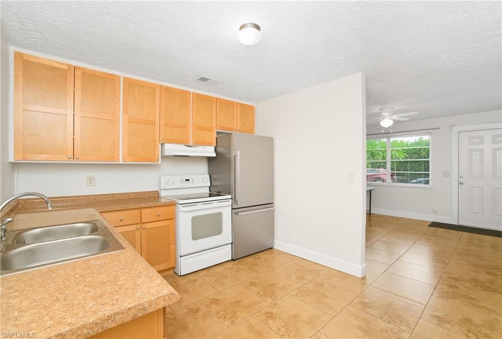 2662/2656 Mangrove St, Naples, FL 34112-26