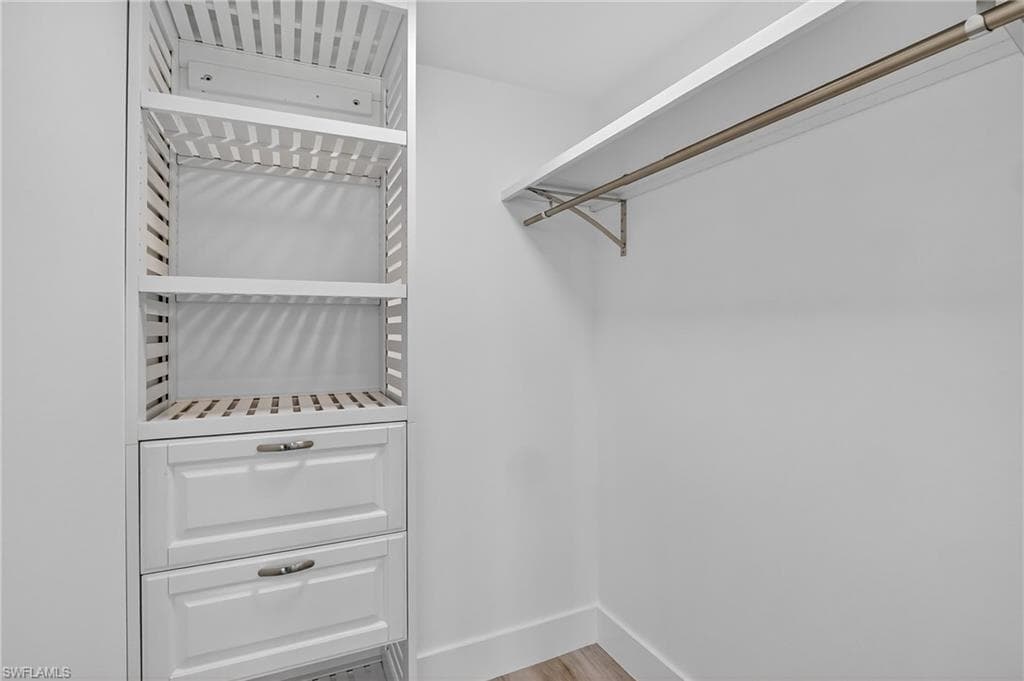 29 High Point Cir E 204, Naples, FL 34103-16