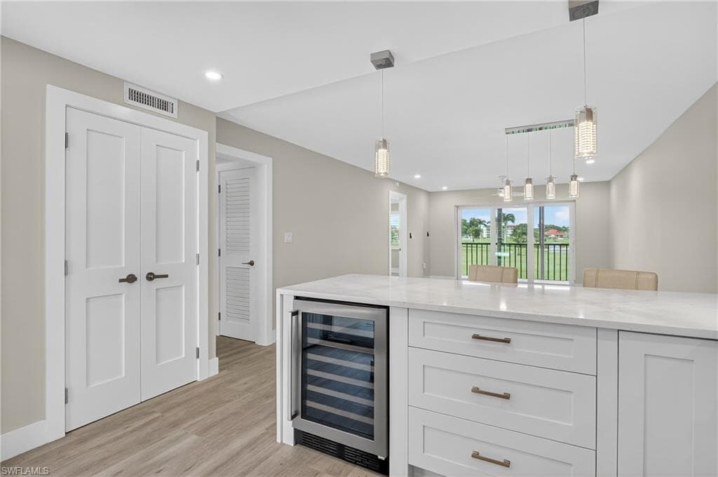 29 High Point Cir E 204, Naples, FL 34103-7