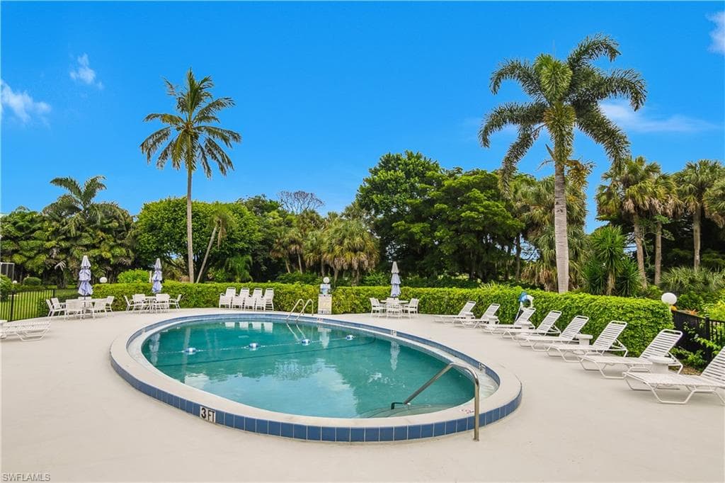 215 Cypress Way E C1, Naples, FL 34110-21