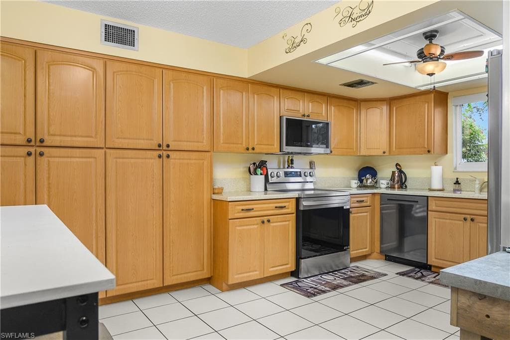 215 Cypress Way E C1, Naples, FL 34110-26
