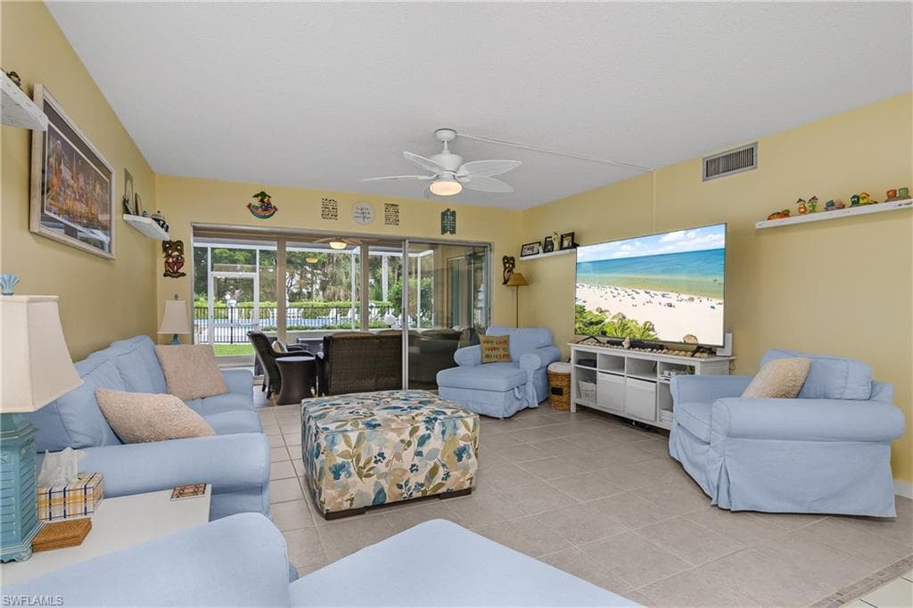 215 Cypress Way E C1, Naples, FL 34110-3