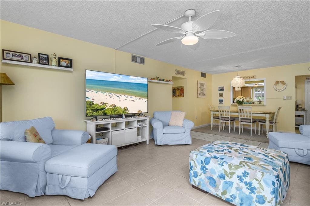 215 Cypress Way E C1, Naples, FL 34110-8
