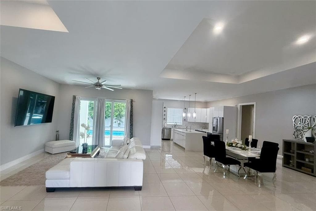 1806 41st St SW, Naples, FL 34116-2