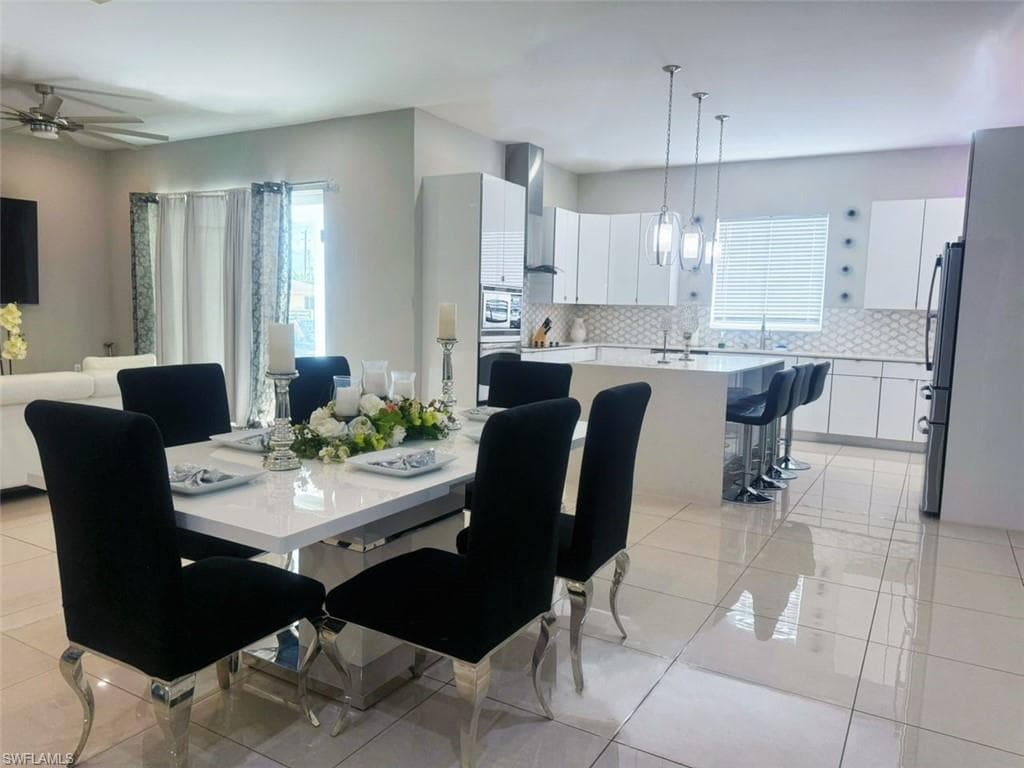 1806 41st St SW, Naples, FL 34116-7