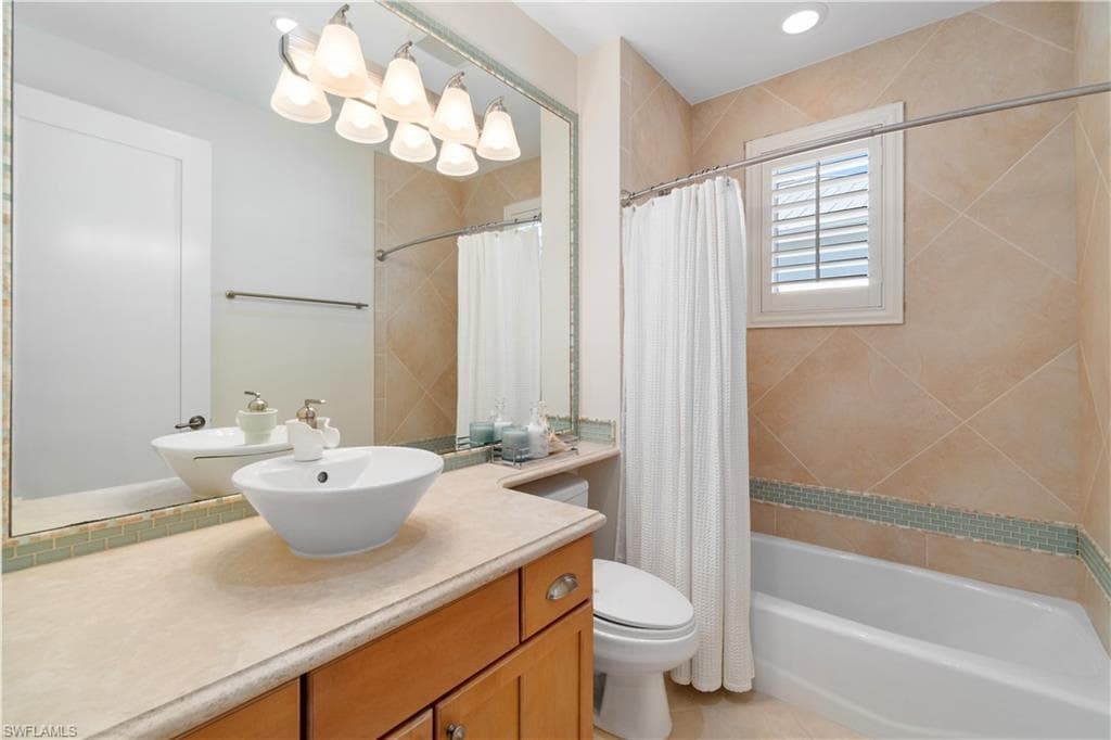 195 Topanga Dr, Bonita Springs, FL 34134-34