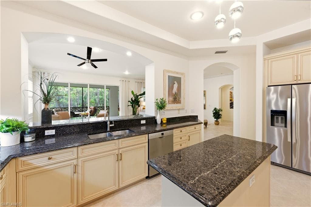 2843 Tiburon Blvd E 7-102, Naples, FL 34109-12