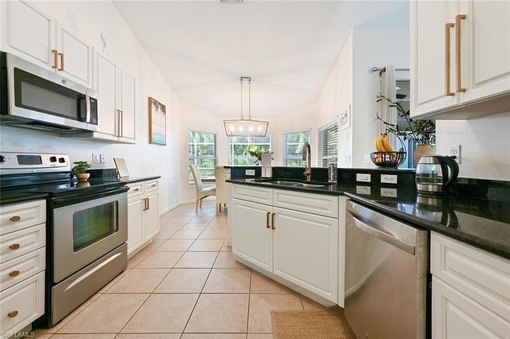 1331 Briarwood Ct, Naples, FL 34104-14