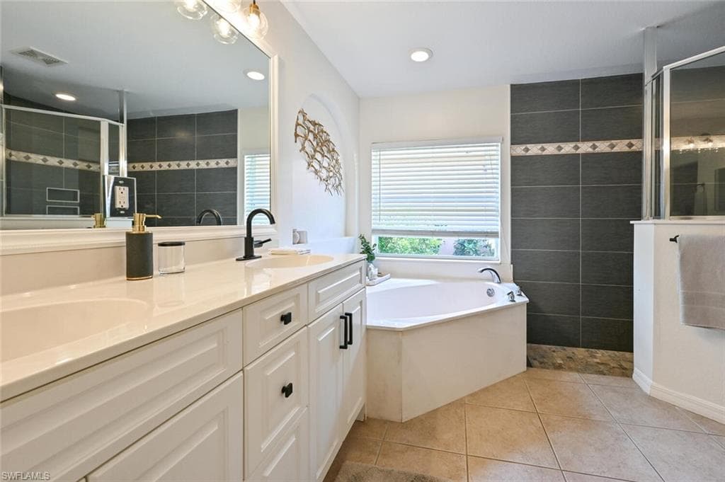 1331 Briarwood Ct, Naples, FL 34104-22