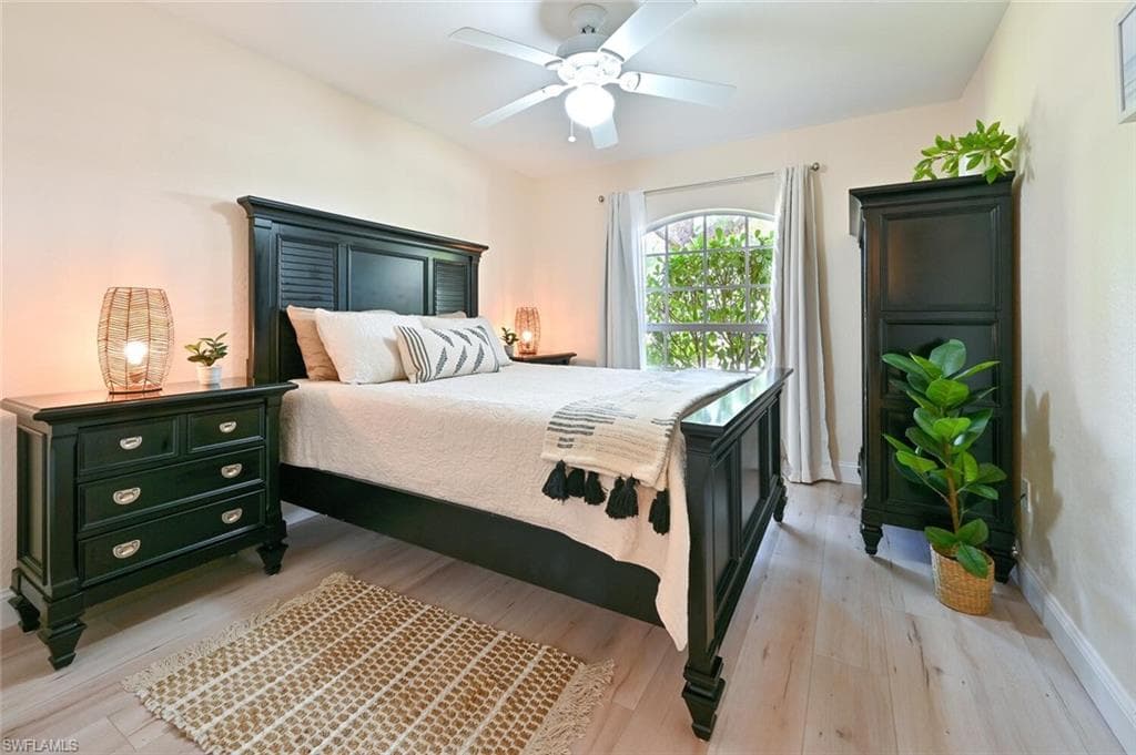 1331 Briarwood Ct, Naples, FL 34104-25