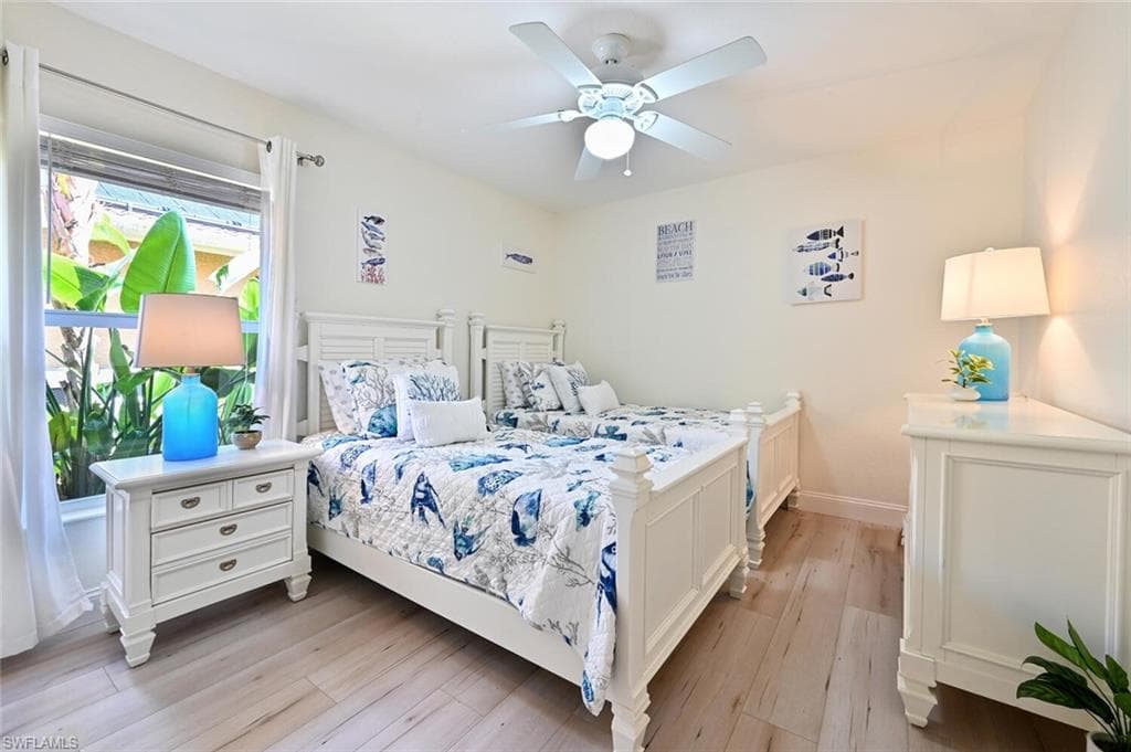 1331 Briarwood Ct, Naples, FL 34104-28