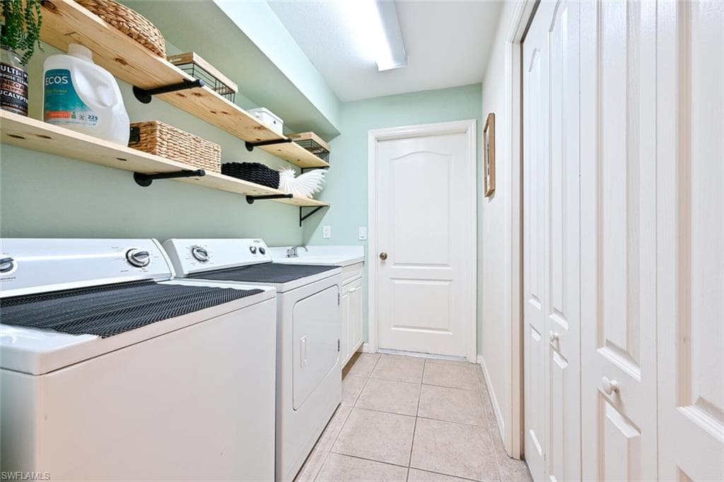 1331 Briarwood Ct, Naples, FL 34104-40