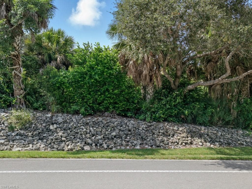 1097 Blue Hill Creek Dr, Marco Island, FL 34145-19