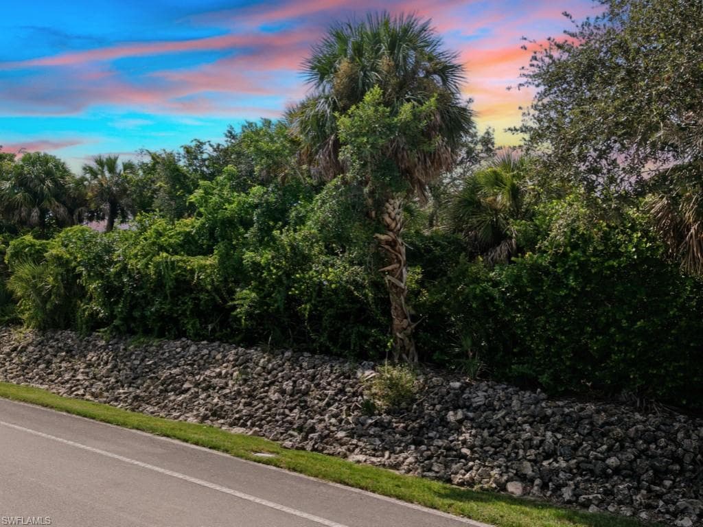 1097 Blue Hill Creek Dr, Marco Island, FL 34145-33