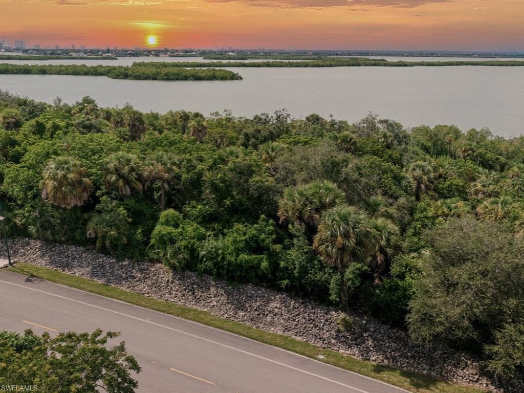 1097 Blue Hill Creek Dr, Marco Island, FL 34145-35