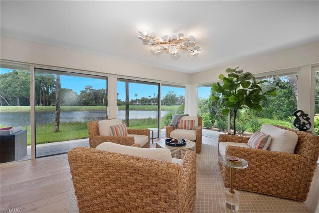 110 Wilderness Dr 129, Naples, FL 34105-2