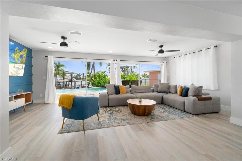 5161 Williams Dr, Fort Myers Beach, FL 33931-11