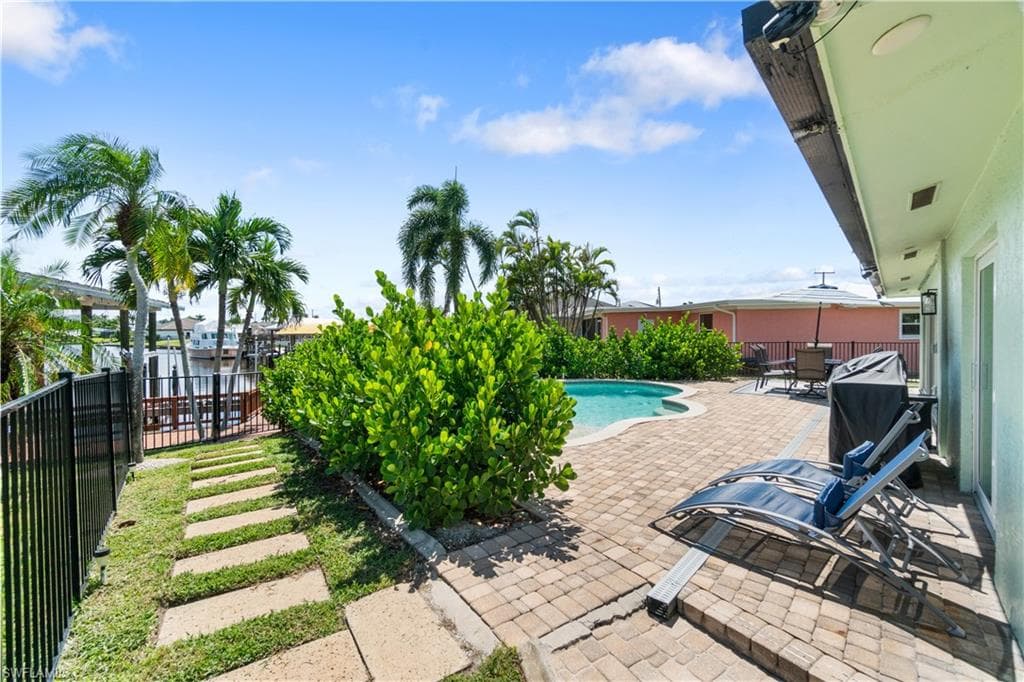 5161 Williams Dr, Fort Myers Beach, FL 33931-41