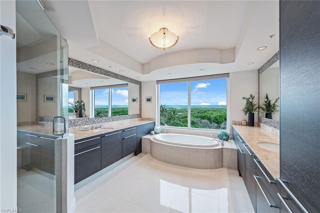 13675 Vanderbilt Dr I610, Naples, FL 34110-15