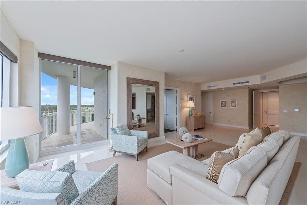 13675 Vanderbilt Dr I610, Naples, FL 34110-22