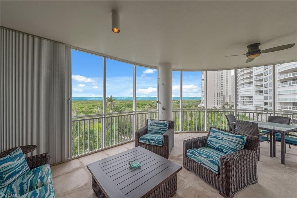13675 Vanderbilt Dr I610, Naples, FL 34110-28