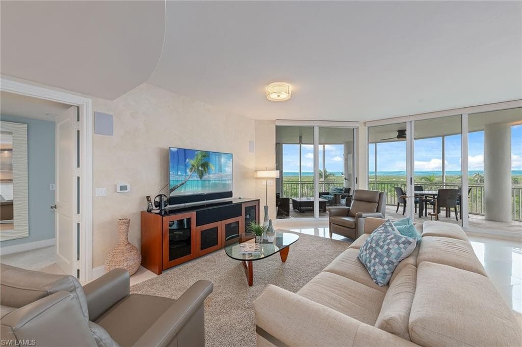 13675 Vanderbilt Dr I610, Naples, FL 34110-3