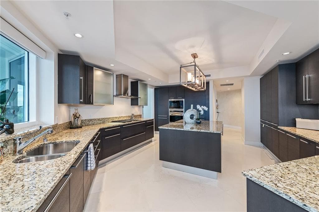 13675 Vanderbilt Dr I610, Naples, FL 34110-7