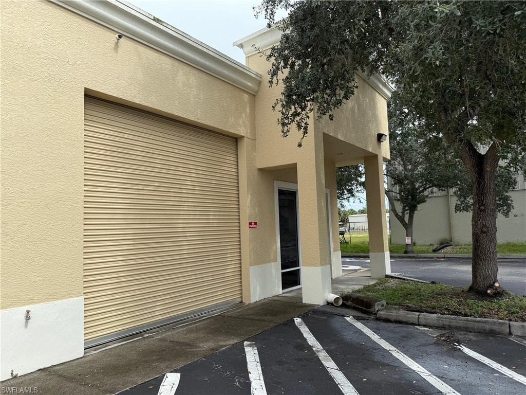 3894 Mannix Dr 220, Naples, FL 34114-2