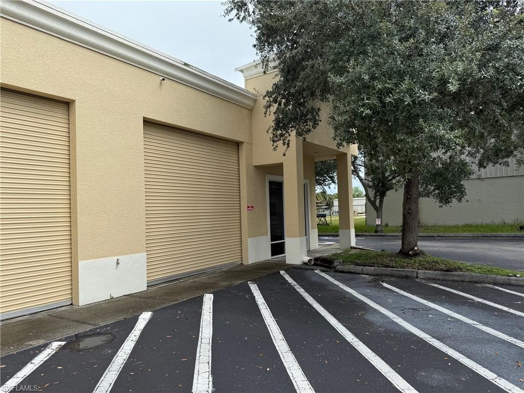 3894 Mannix Dr 220, Naples, FL 34114-3