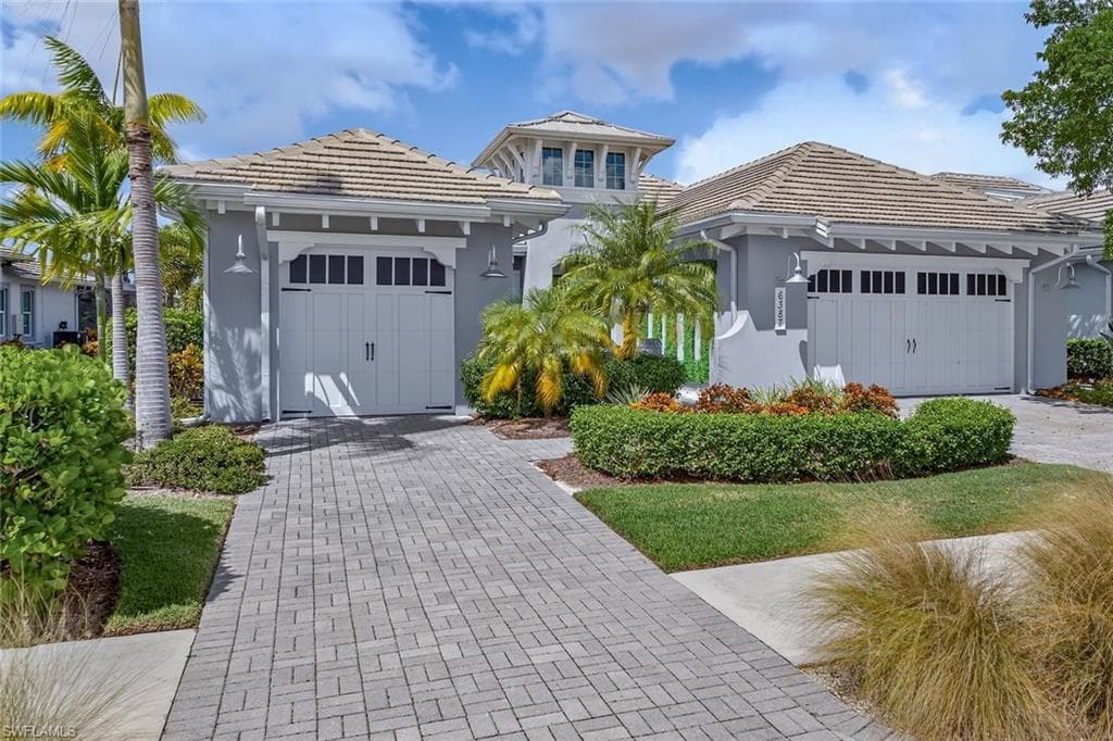 6387 Warwick Ave, Naples, FL 34113-9