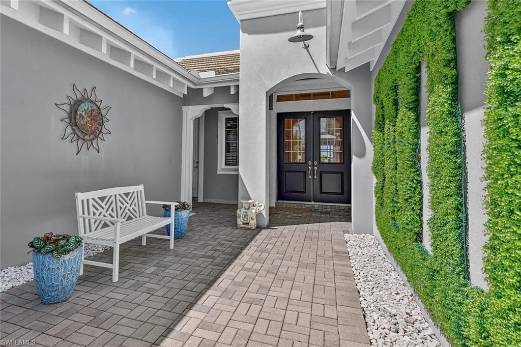 6387 Warwick Ave, Naples, FL 34113-10