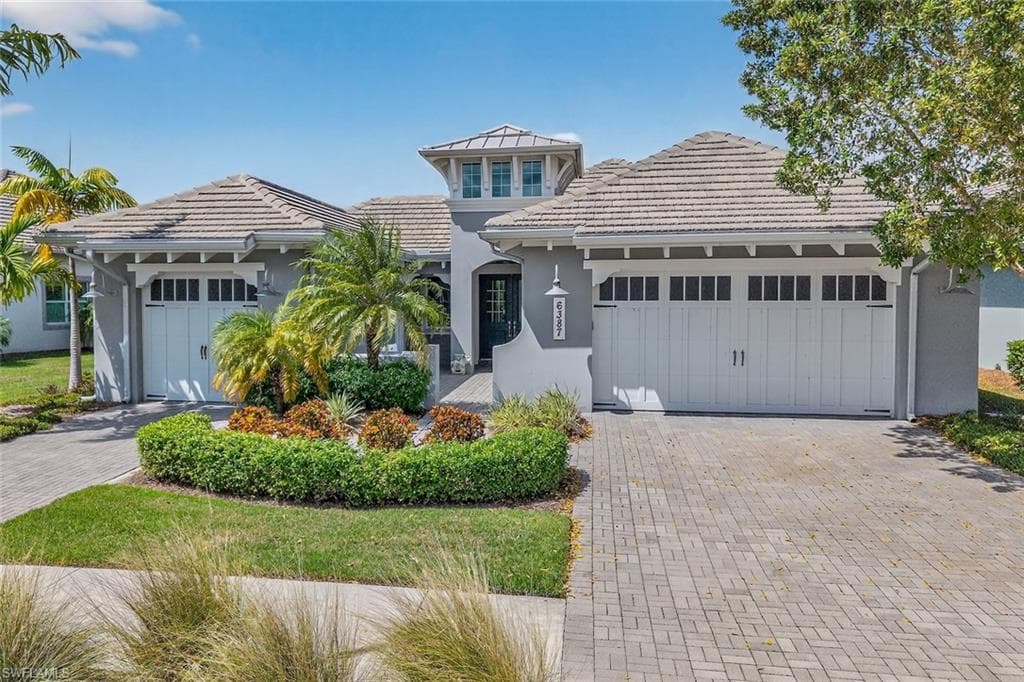 6387 Warwick Ave, Naples, FL 34113-1