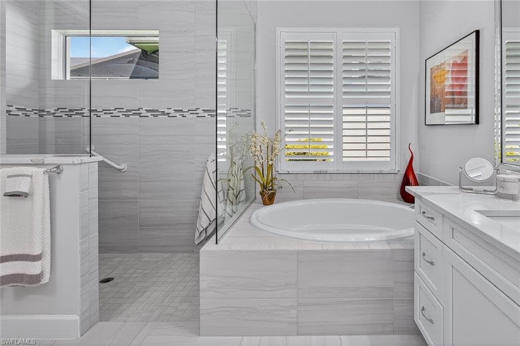 6387 Warwick Ave, Naples, FL 34113-31