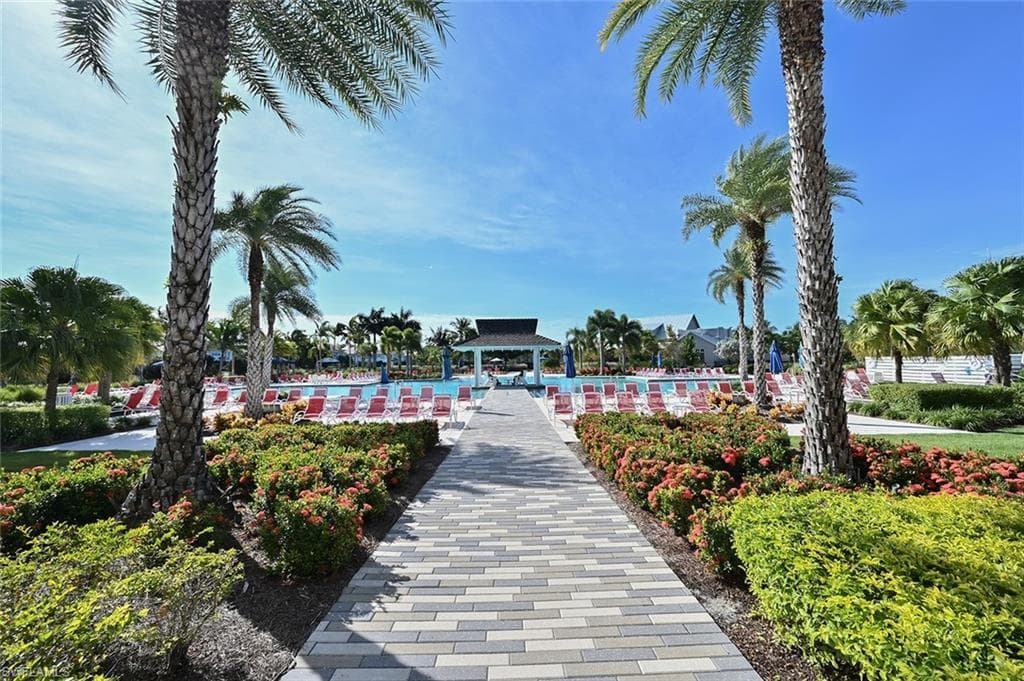 6387 Warwick Ave, Naples, FL 34113-42