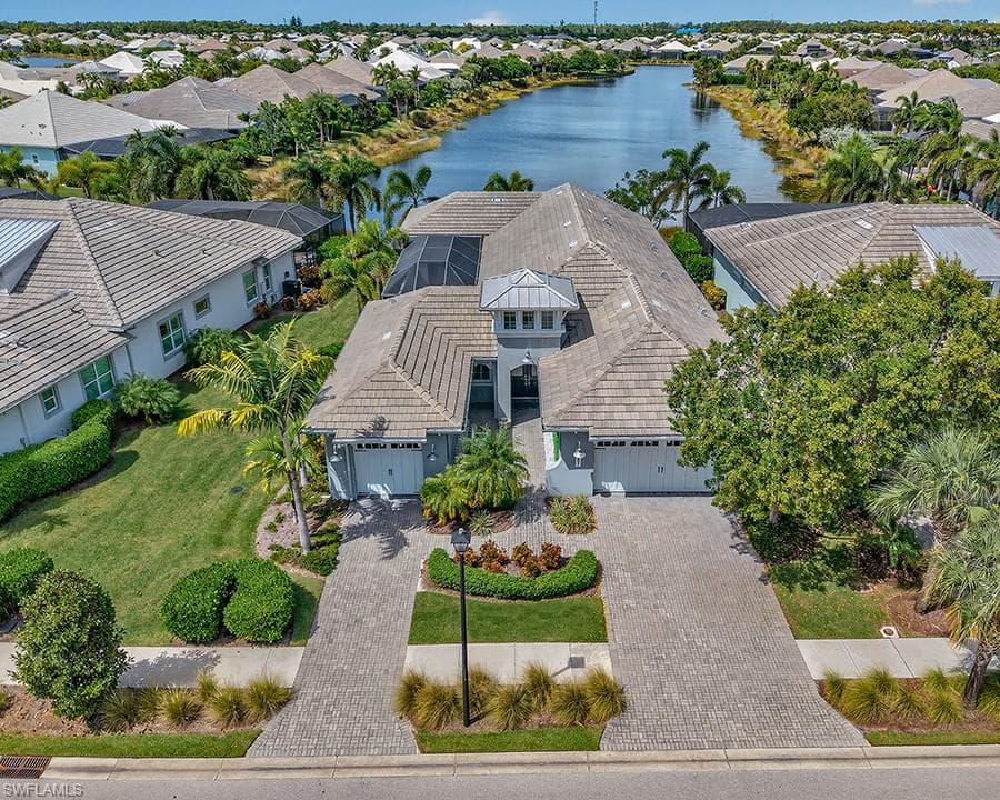6387 Warwick Ave, Naples, FL 34113-5
