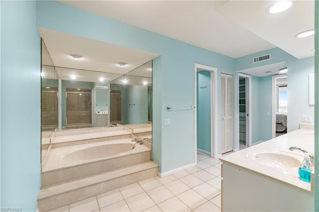 4401 Gulf Shore Blvd N 1204, Naples, FL 34103-13