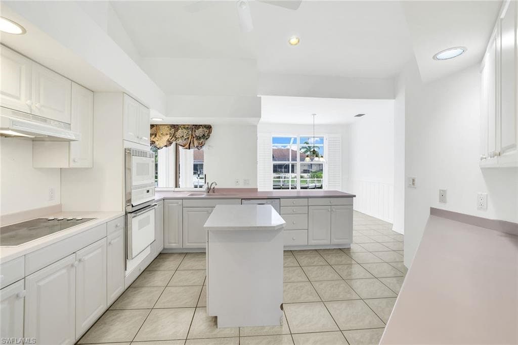 742 Orchid Ct, Marco Island, FL 34145-11