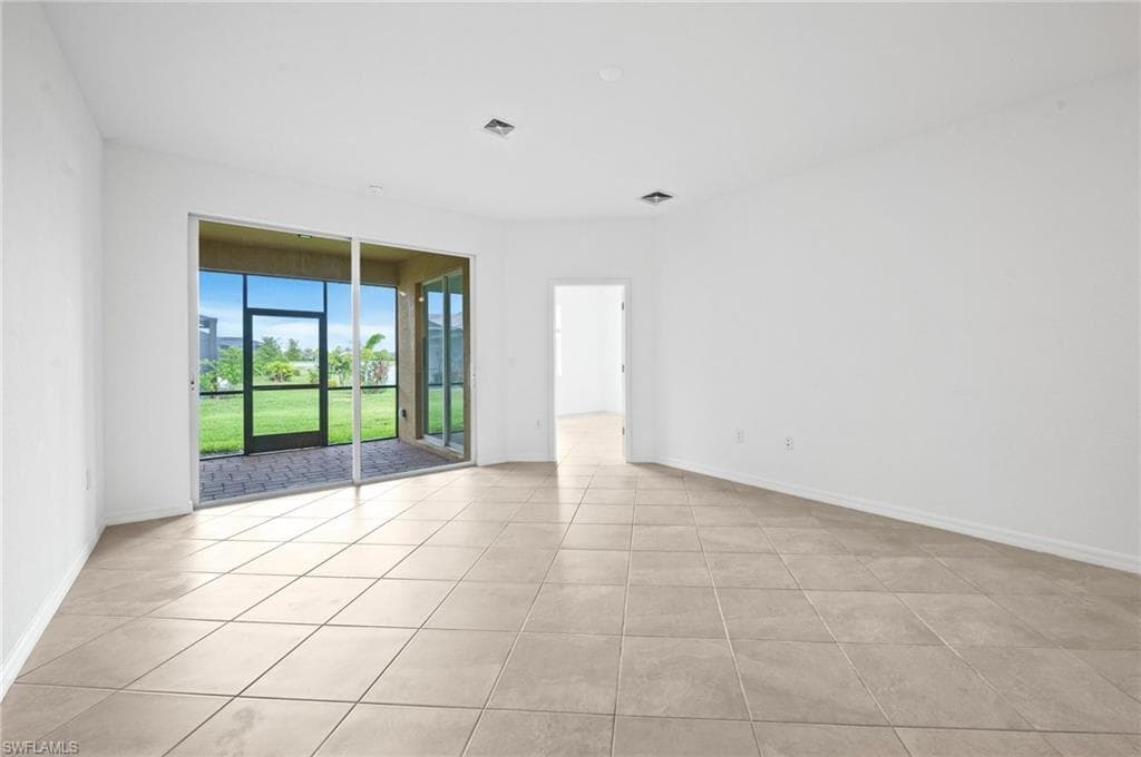 2616 Vine Ave, Naples, FL 34120-9