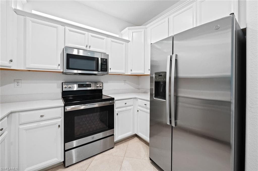 2616 Vine Ave, Naples, FL 34120-14