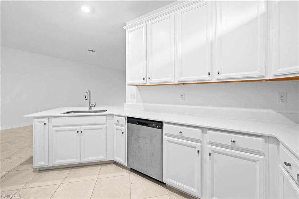 2616 Vine Ave, Naples, FL 34120-15