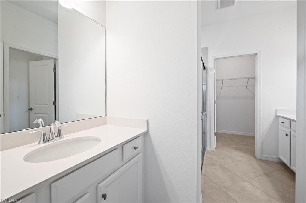 2616 Vine Ave, Naples, FL 34120-18