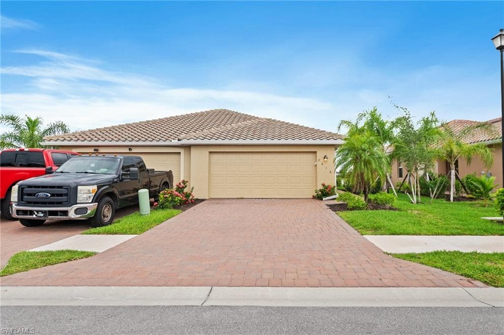 2616 Vine Ave, Naples, FL 34120-1